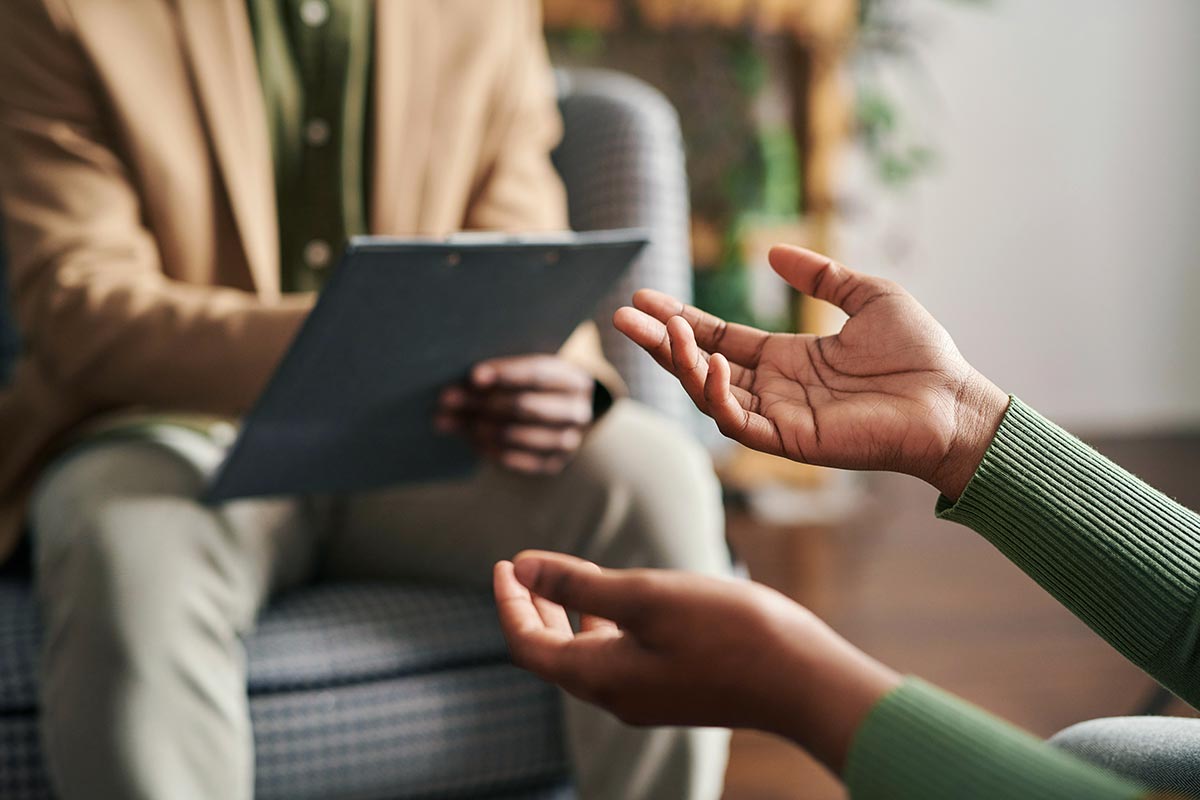 female client together with a mental health expert during individual therapy