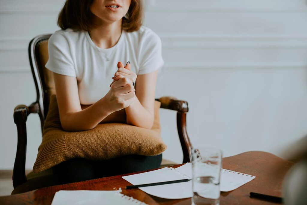 female client listening to a mental health expert about the Traits to Help to Mental Health