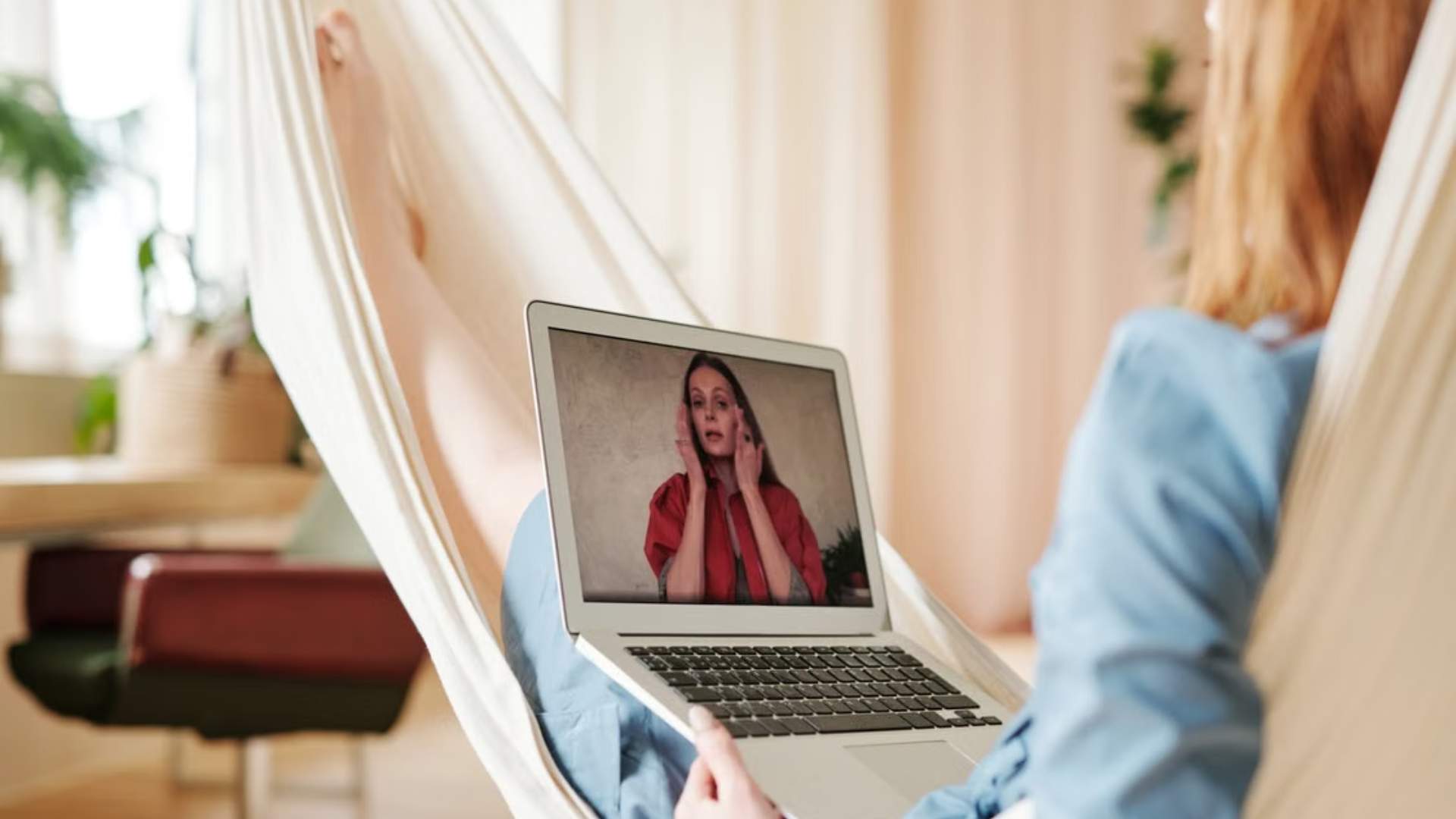 Woman talking to a counsellor during a Virtual Depression Treatment